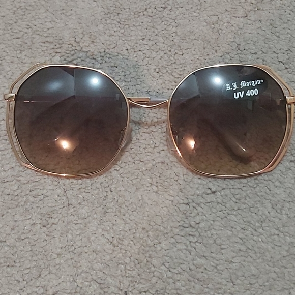 Sunglasses - Picture 15 of 16
